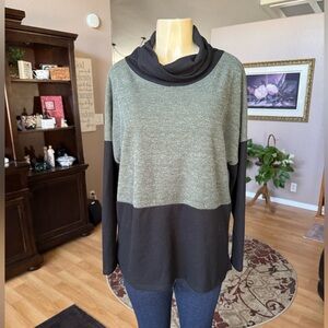 Lee lee’s forest NYC black & green cowl neck sweater-size L